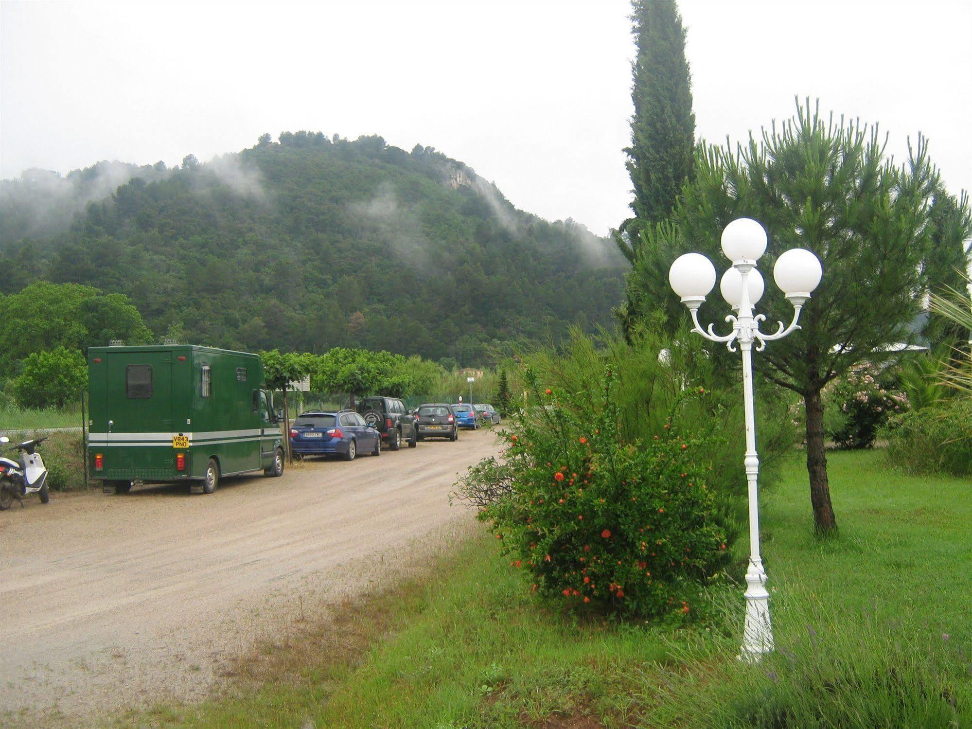 Hotel La Fontaine Vidauban Exterior foto